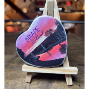 Miroir de poche sur le thème de Briare en forme de cœur.