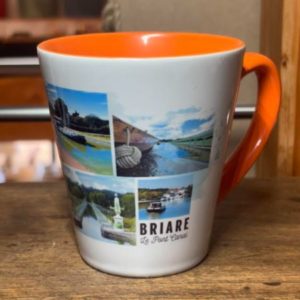 Mug en porcelaine souvenir de Briare