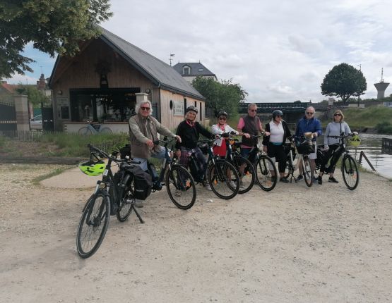 location des vélos Briare VTC et VAE à la demi journée et à la journée. Visite guidée à vélo Briare